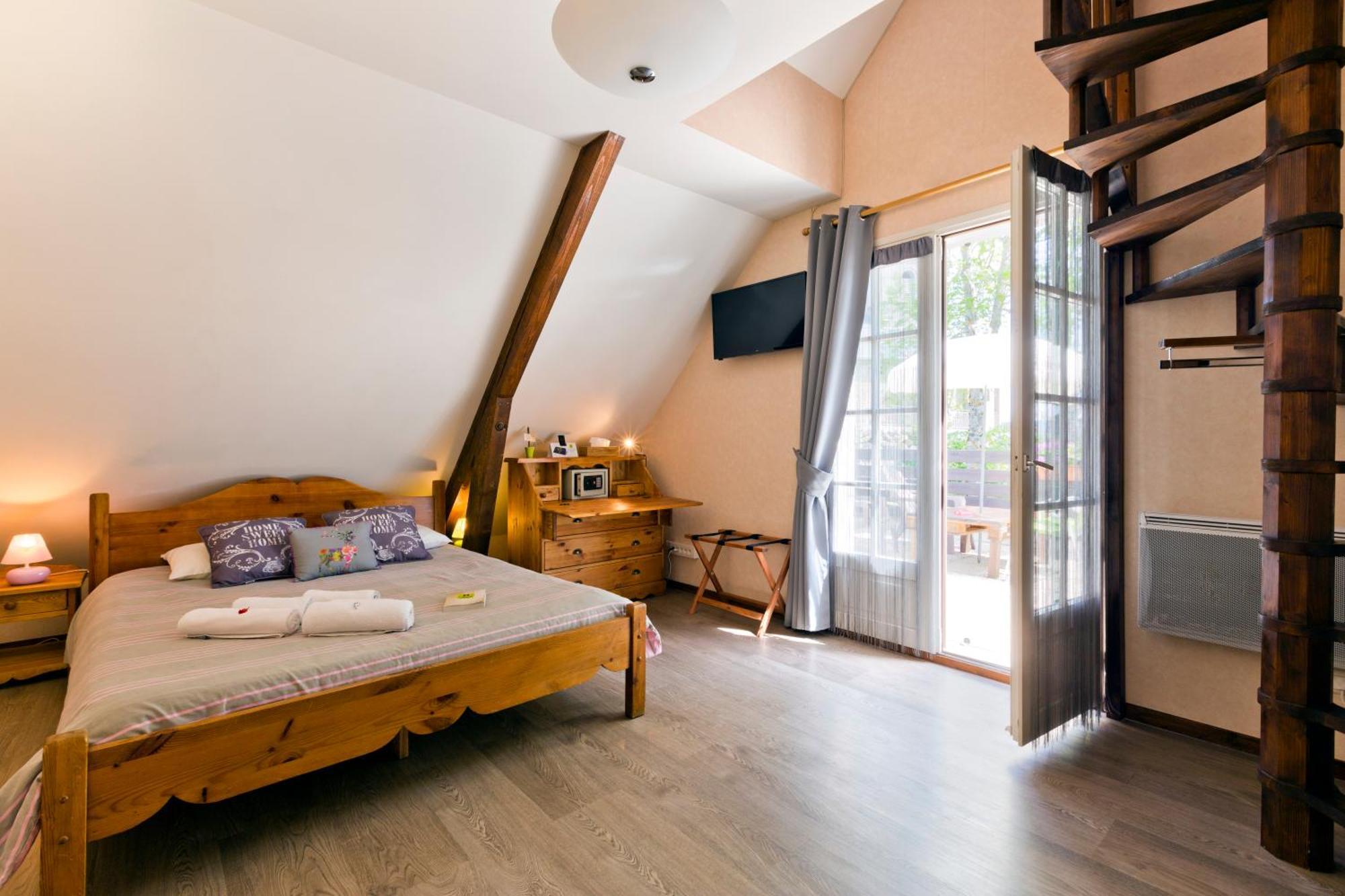 Logis Hotel Restaurant Auberge Du Bougnat Saint-Victor-la-Riviere Kültér fotó