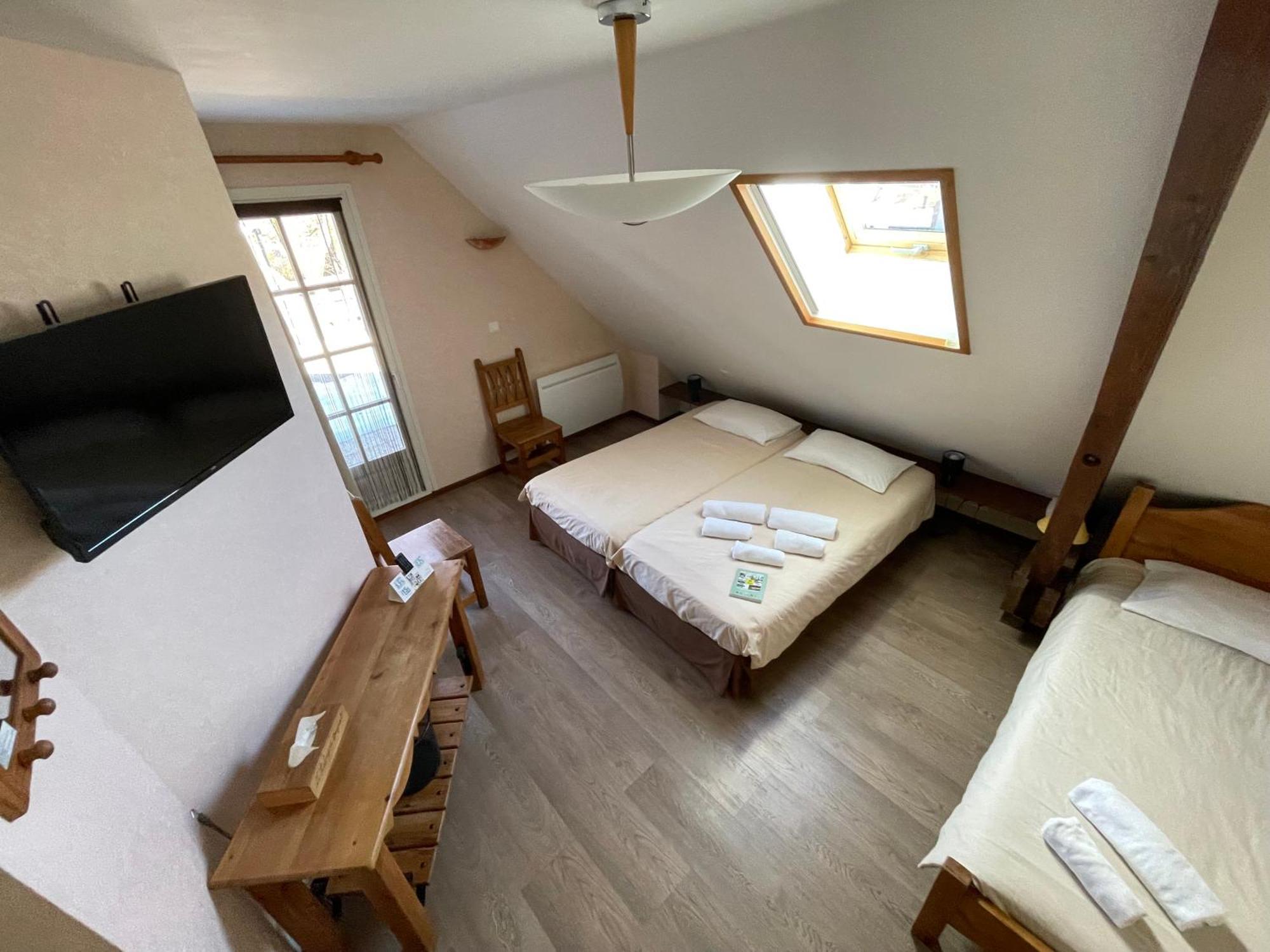 Logis Hotel Restaurant Auberge Du Bougnat Saint-Victor-la-Riviere Kültér fotó