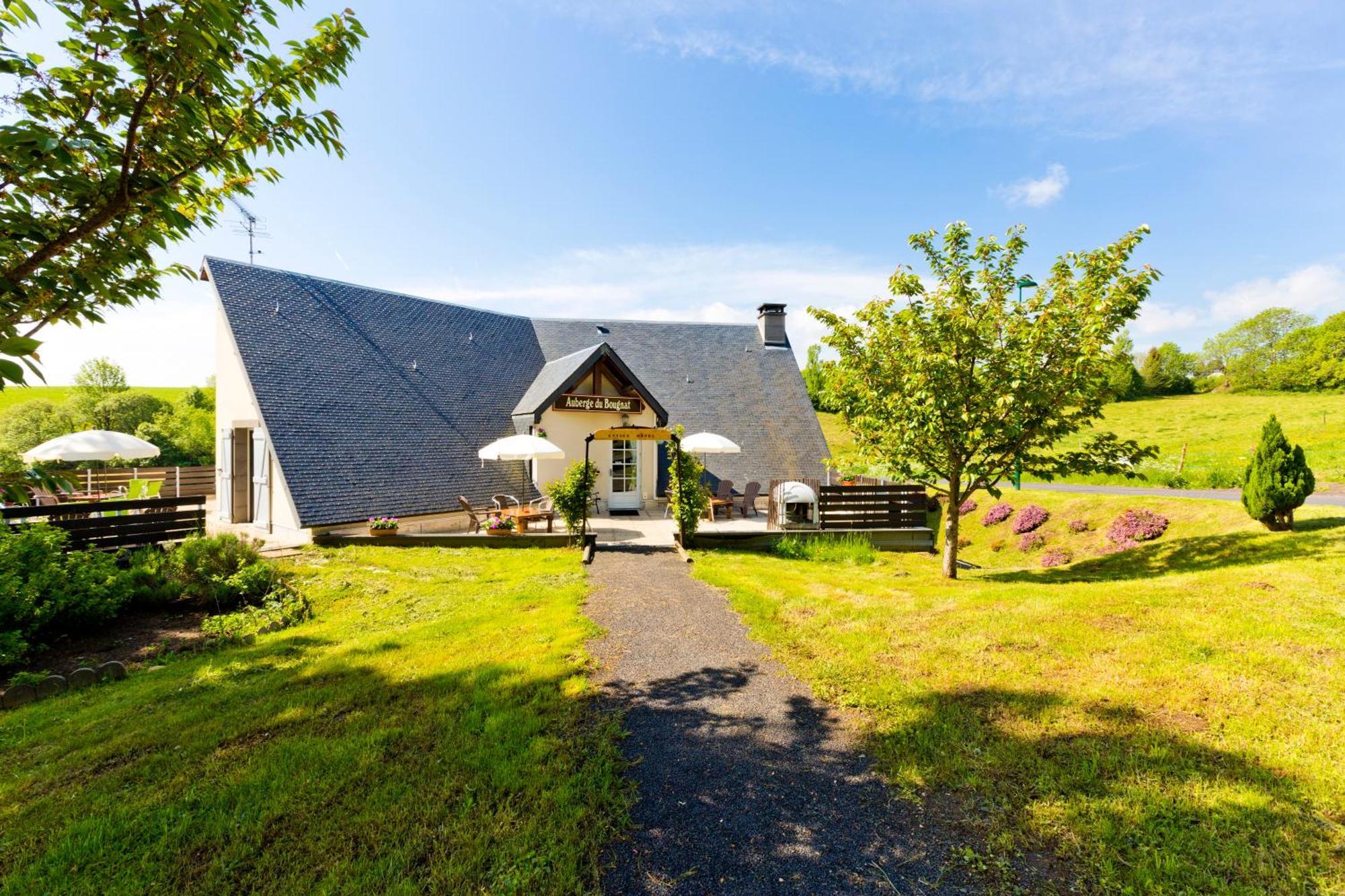 Logis Hotel Restaurant Auberge Du Bougnat Saint-Victor-la-Riviere Kültér fotó