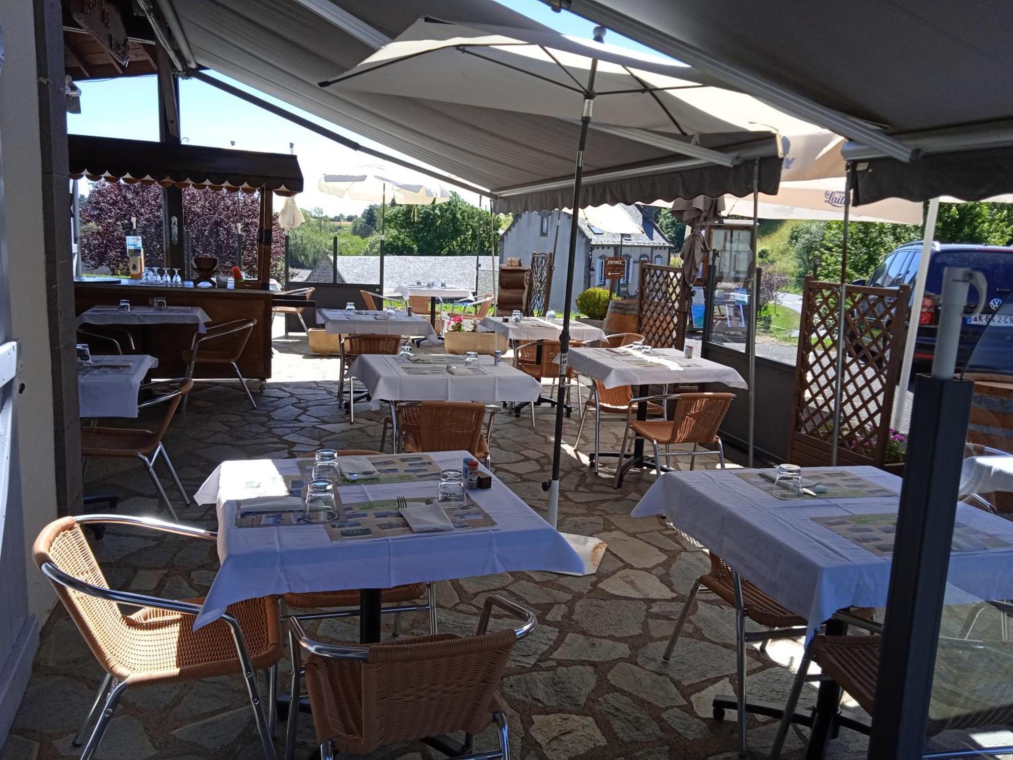 Logis Hotel Restaurant Auberge Du Bougnat Saint-Victor-la-Riviere Kültér fotó