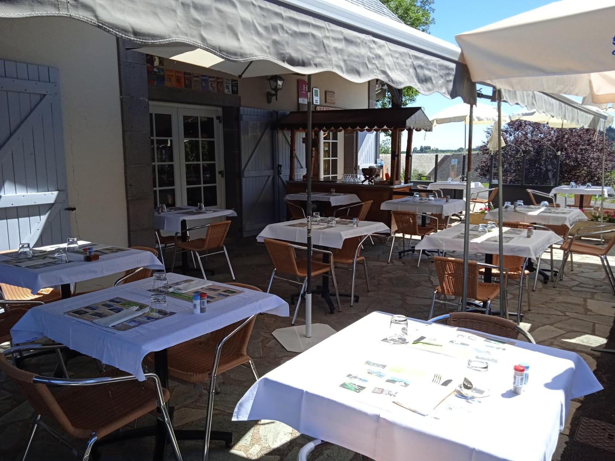 Logis Hotel Restaurant Auberge Du Bougnat Saint-Victor-la-Riviere Kültér fotó